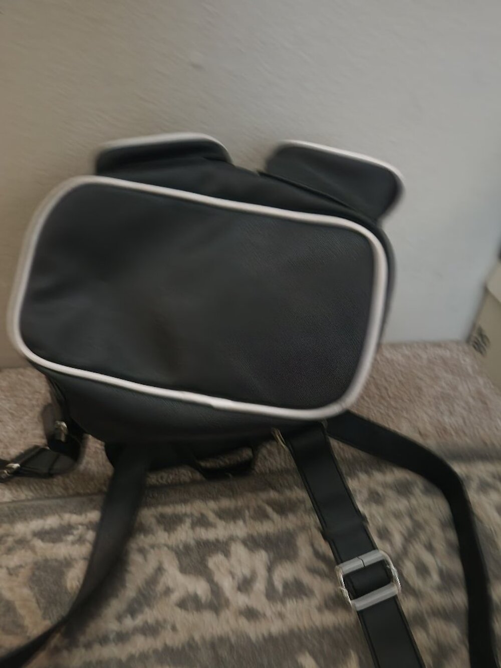 GUESS BACKPACK